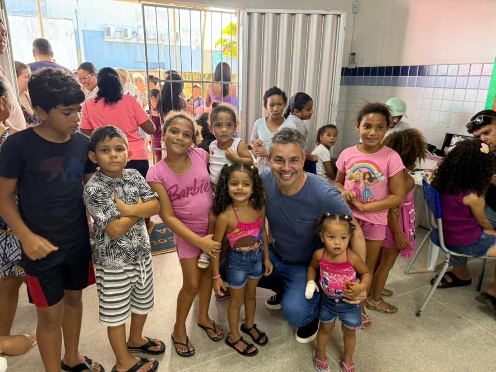 Prefeito André Coutinho Promove Tarde De Recreação Para Crianças Em Abrigo Improvisado